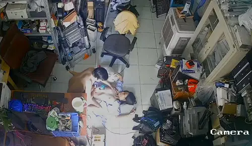 Hack camera vợ đồng Đồng Tháp làm tình trong cửa hàng điện lạnh - 1