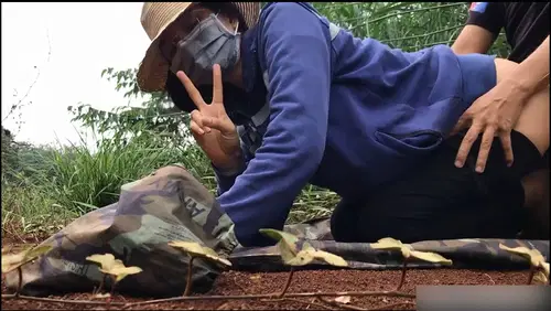 Vợ dâm tuổi 24 - Doggy em trên rẫy